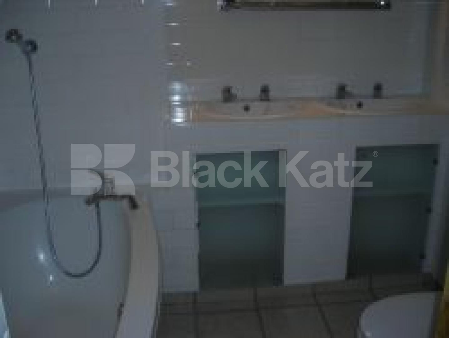 			VIEWINGS ESSENTIAL!, 2 Bedroom, 1 bath, 1 reception Flat			 Hartham Road, CAMDEN BORDERS N7